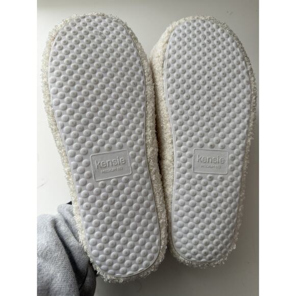 Kensie Sherpa Memory Foam Strawberry Print Slip On Slippers Women’s Size 8 - Picture 9 of 9